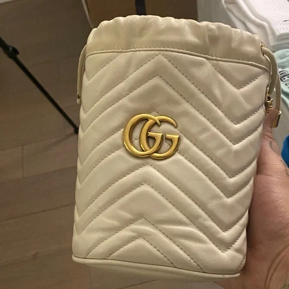 Gucci Cream Mini Bucket Bag with Gold Logo - Picture 1 of 9